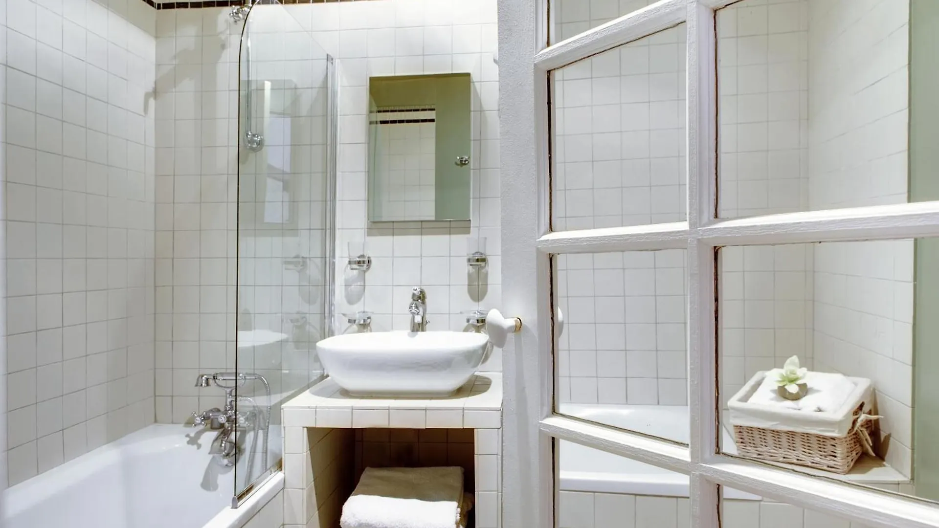 Apartment Paris Marais Central Residence