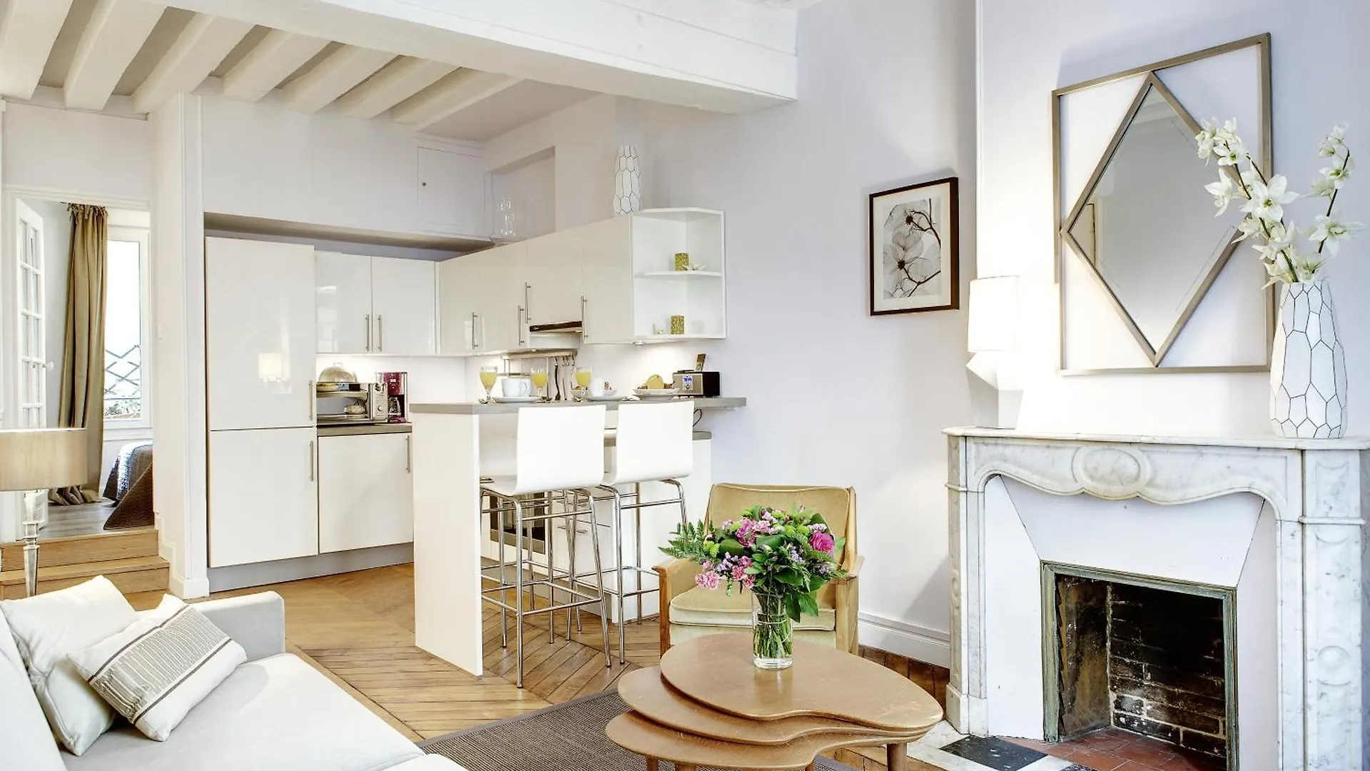 Apartment Paris Marais Central Residence